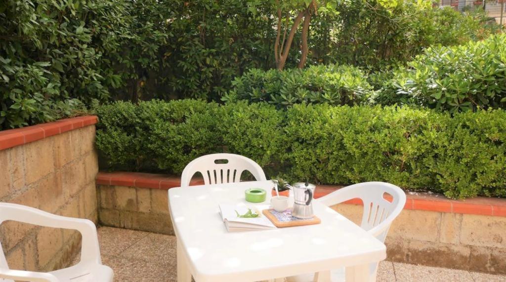 House With Garden And Parking Space In Mergellina Nápoles Exterior foto