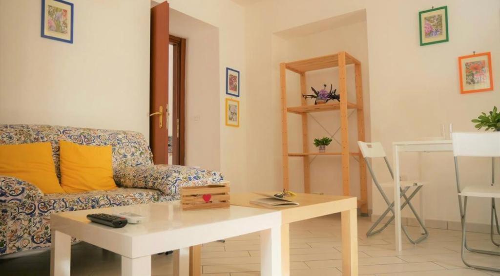 House With Garden And Parking Space In Mergellina Nápoles Exterior foto